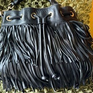Elegant Black Fringe Leather Shoulder Bag